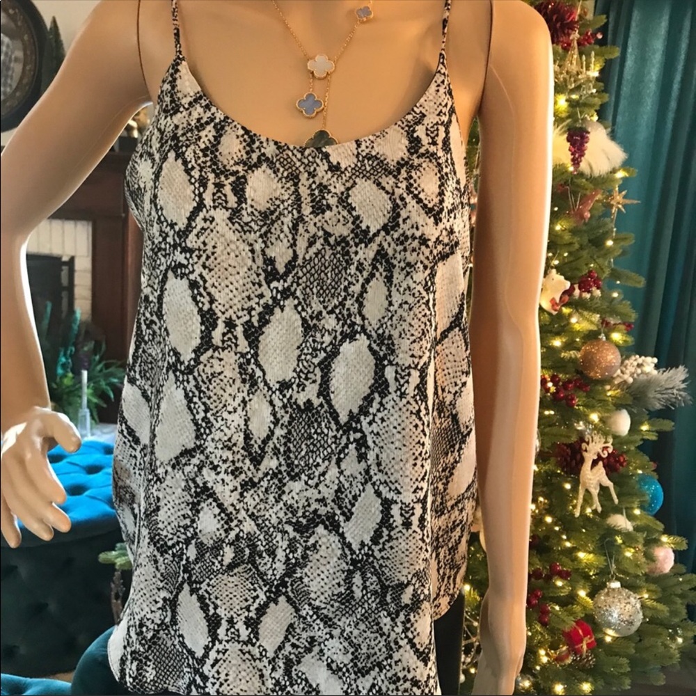 Cute bar 111 top new